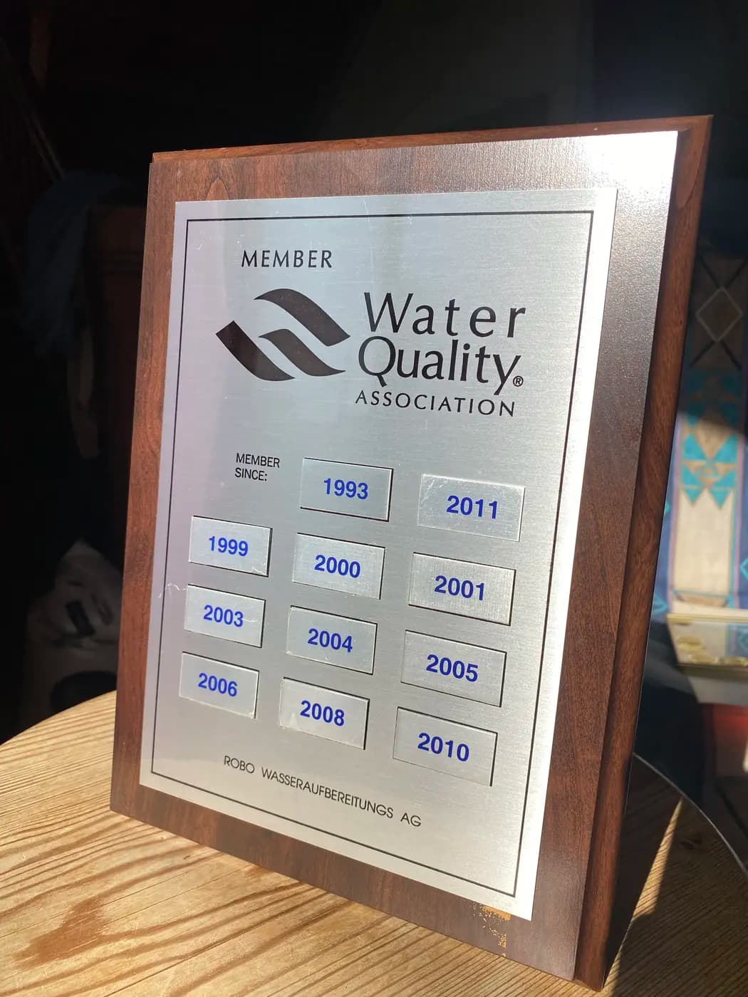 WQA Member-Plakette der Water Quality Association — Mitglied seit 1993, mit Jahresplaketten bis 2011, Robo Wasseraufbereitungs AG