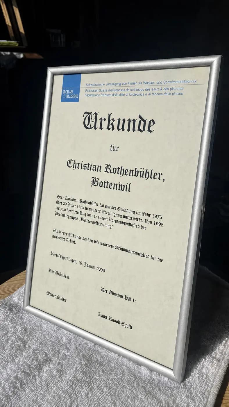 AQUA SUISSE Urkunde für Christian Rothenbühler — Gründungsmitglied seit 1975, Vorstandsmitglied der Produktegruppe Wasseraufbereitung